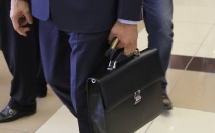 Ұялы телефондары сөндірулі: Депутаттар демалысы қалай өтуде?