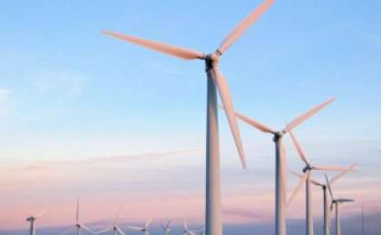 阿克莫拉州正在建立风力和太阳能发电站