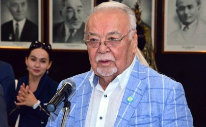 "Есікті іліп алып, айқайладым": Асанәлі Әшімов екі ұлының өлімінен соң қандай күй кешкенін айтты