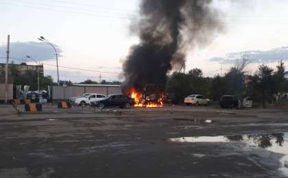 Собор жақтан бір нəрсе атылды: Сәтбаев оқиғасының ішінде болған журналист не болғанын айтты