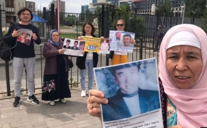 "Қытайдан шығармай отыр". Шекараның екі жағында қалғандар туысымен қауышуды күтіп жүр