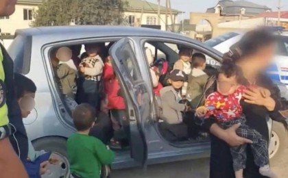 Балабақша тәрбиешісі жеңіл көлігіне 25 баланы мінгізіп, тасымалдаған