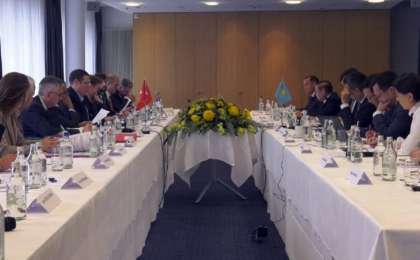 哈瑞政府间经济合作委员会会议在瑞士举行