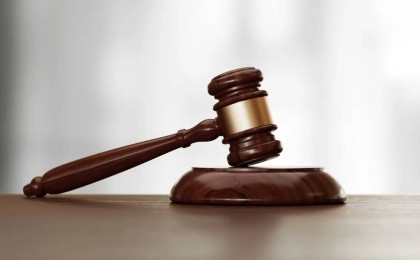 Оралда кәсіпкерді алдаған мемлекеттік қызметшіге қатысты сот үкімі шықты