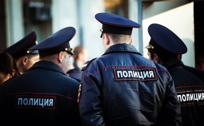 Ресейде қазақ әйелін зорлағаны үшін үш полиция қызметкері сотталды