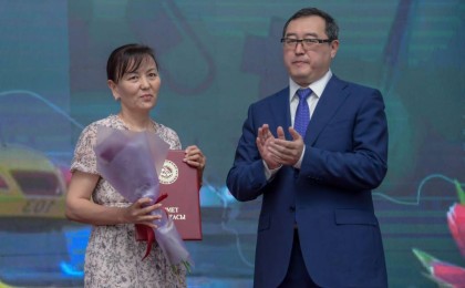 Үздік медицина қызметкерлері марапатталды