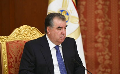 Анасы COVID-19-дан қайтыс болған тәжік президентінің жиендері министрді соққыға жықты