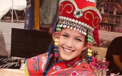 Қазақ тіліне ғашық болған 14 жастағы америкалық қыз туралы не білеміз (фото, видео)