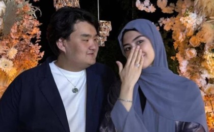 Миллионерлердің тойы: атақты блогерлердің тойында беташарға салынған ақшалар желіде қызу талқылануда