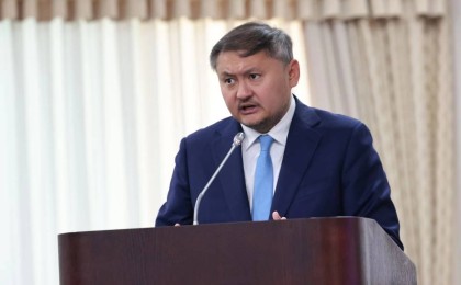 "Арызбен келіспеймін": Ғылым министрі Саясат Нұрбек грантсыз қалғаны үшін өзін сотқа берген түлектер жөнінде айтты