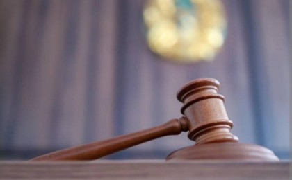 «Анаңды өлтірген мен емес»: Алматыда әйелдің басын кесіп базарға тастаған күдікті сотта мәлімдеме жасады