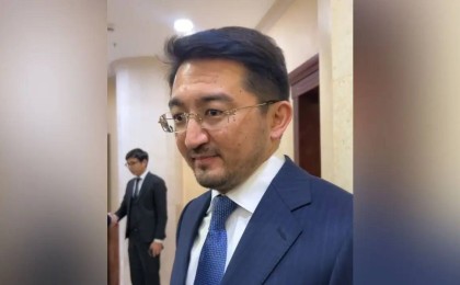 «Wi-fi бар жерде соған қосылыңыздар»: министр телефондағы тарифті үнемдеудің жолын үйретті (ВИДЕО)