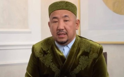 "Бізге олармен күресу керек": Нұрлан имам домбыраны харамға теңеген уағызшы әйелге жауап берді