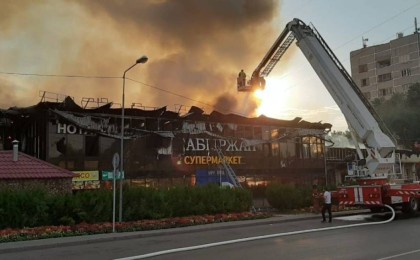 Алматыда ірі супермаркет өртеніп жатыр – видео
