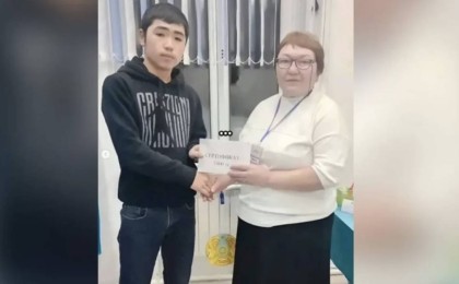 «Недеген кең пейіл»: Жас жігітке берілген сертификат елді күлдірді