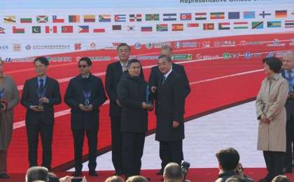 哈萨克斯坦驻华使馆参加“大爱无国界”国际义卖活动