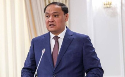 Жамбылда ашуға булыққан тұрғындар жаңа әкім Ербол Қарашөкеевтің кабинетіне басып кірді