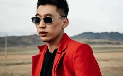 Әнші Kalifarniya Америкада концерт бермек