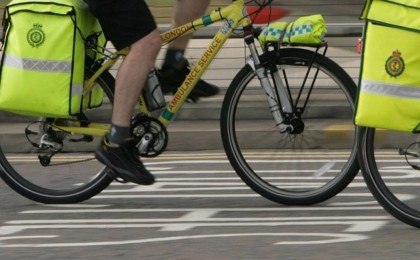 Жедел жәрдем науқастарға велосипедпен барып жүр