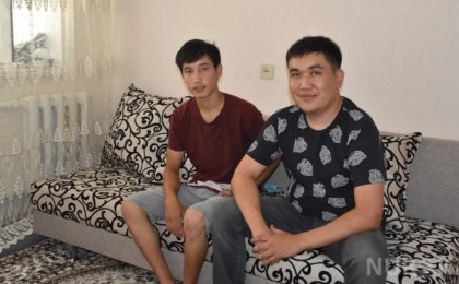 Ақтөбеде 50-60 мың теңге жалақы алатын күзетшілер жетім балаға баспана сыйлады