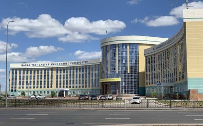 "Грант бар деп шақырып алды": Нұр-Сұлтанда алданған талапкерлер шу шығарды