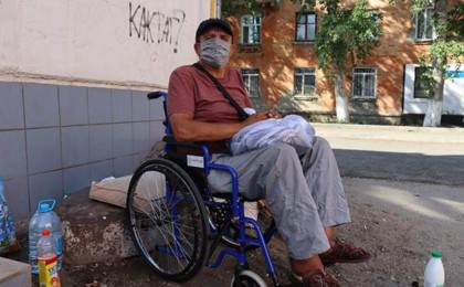 Коронавирус емес: Қостанайда жамбас сүйегі сынған науқасты көшеге шығарып тастаған