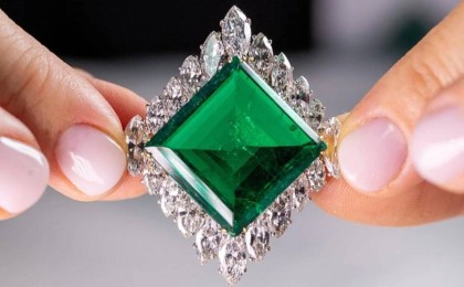 Аукционда Мұхаммед пайғамбардың ұрпағы саналатын ер адамның асыл тасты әшекейі ең қымбат бағаға сатылып рекорд орнатты