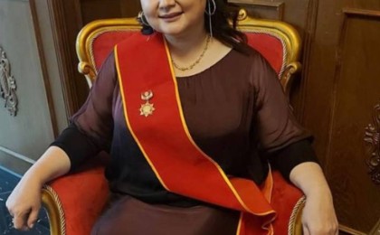 Роза Әлқожа "Қырғыз елінің сахна жұлдызы" төсбелгісімен марапатталды (фото)