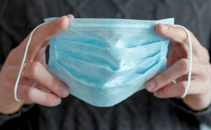 "Құны 1000 теңге": Ақтау әуежайындағы бетперденің бағасы көпшіліктің ашуына тиді (видео) 