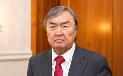 Олжас Сүлейменов Францияның ең жоғары наградасын алды