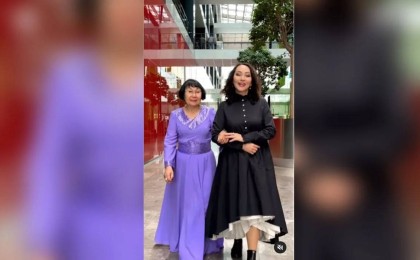 «Әнші болған»: Айгүл Иманбаева алғаш рет жұртқа енесін көрсетті