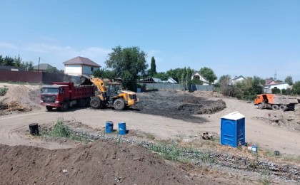 Алматыда Қарасу көлінің түбінен 53 тонна қоқыс шығарылды