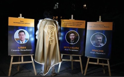 “Ештен кеш жақсы”: Алматыдағы М. Әуезов көшесінде әйтеуір жарық пайда болды