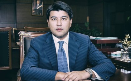 “Хайуанаттар бағы емес”: Сенат депутаты неге Бишімбаевтың колониядағы суретін жарияламайтынын айтты