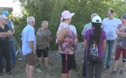 Көкшетауда саяжай тұрғындары жолға таласып, шу шығарды