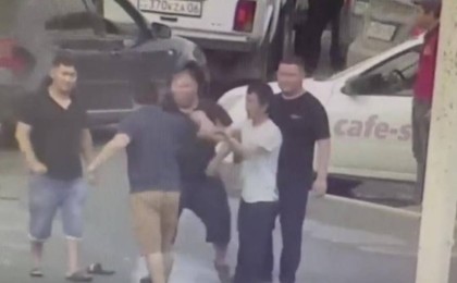 Атырауда қоғамдық орында төбелескен үш жігіт жазаланды