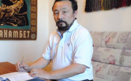 «Бекболат екеуіңнен құнын алам, жат жерде арам өлген бөпелердің!»: белгілі ақын Мұхамеджен Тазабектің арнауын бетпақтың шатпағына теңеді