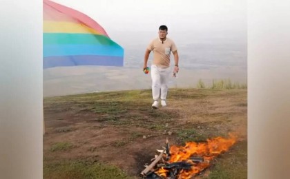 1,3 млн оқырманы бар отандық блогер ЛГБТ туын өртеді (видео)