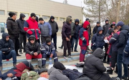 Жаңаөзенде жұмыс талап еткен екі адам денесіне жарақат салды