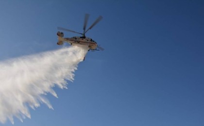 Ұшақтан вирус шашып жатыр: Желіні дүрліктірген видеодағы тікұшақтардың не істеп жүргені белгілі болды