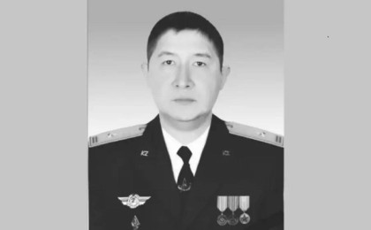 Артында жұбайы мен екі баласы қалды: Ақтөбе облысындағы тікұшақ апатынан қаза тапқан адамның кім екені белгілі болды