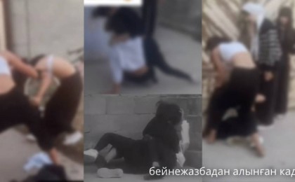 8-сынып оқитын қыздар жігітке таласып шаш жұлысты (ВИДЕО)