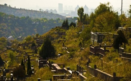 Кеңсайдағы жер қазуымен 350 мың, көлік 85, морг 25 мың теңге: Танымал тележүргізуші ауыр кезеңде жерлеу рәсімінің қымбаттығына назар аударды