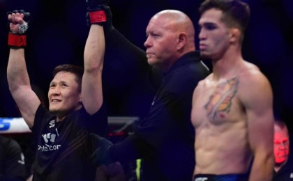 Жалғас Жұмағұлов UFC-дегі алғашқы жеңісіне қол жеткізді (видео)