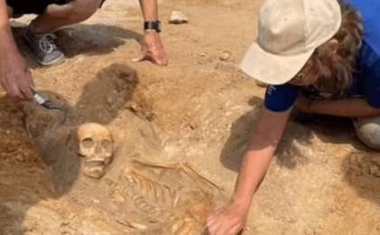 Польшада табанында құлпы бар "вампир баланың" қаңқасы табылды