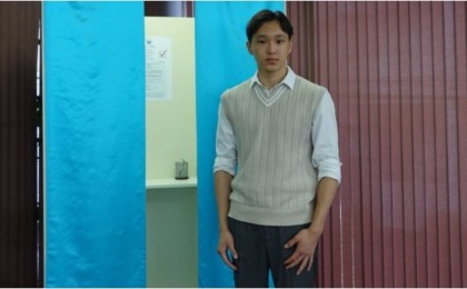 Референдумда ең бірінші болып дауыс берген кім?