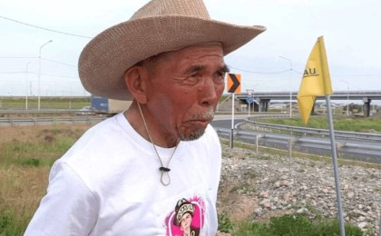 Әлемді жаяу аралауға шыққан ұлытаулық ақсақал Ресей шекарасына жетті