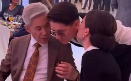 Нұрғали Нүсіпжановтің жас келіншегі Майғазиевтің бетінен сүйемін деп сынға қалды (видео)