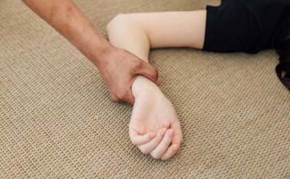 "Түні бойы жаппай зорлаған". Балқашта адамшошырлық оқиға талқыланып жатыр