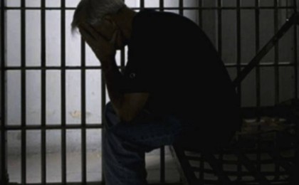 Туған қызын зорлаған Павлодарлық азамат өз көзін ойып алды